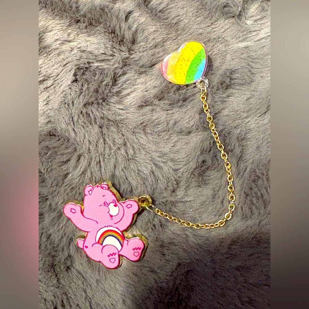 New carebear with chain heart balloon pin